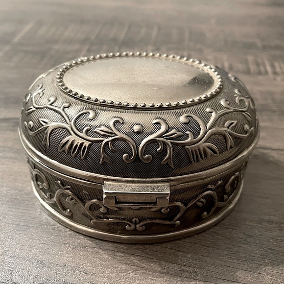 Vintage Rustic Jewelry Box Oval Shape O/S - Picture 3 of 6